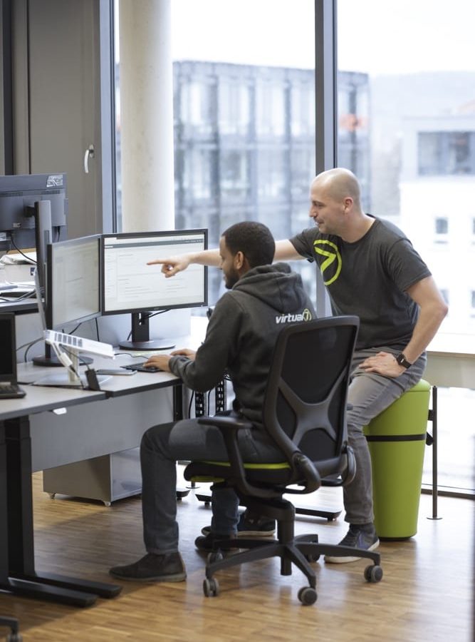 virtual7_besprechung_arbeitsplatz