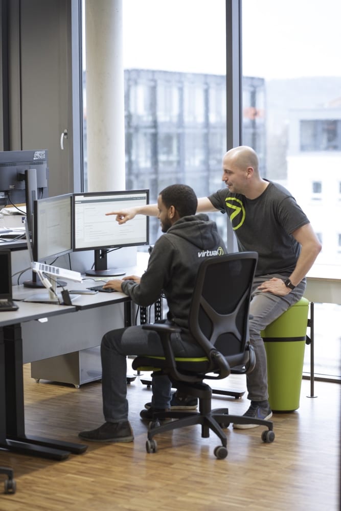 virtual7_besprechung_arbeitsplatz