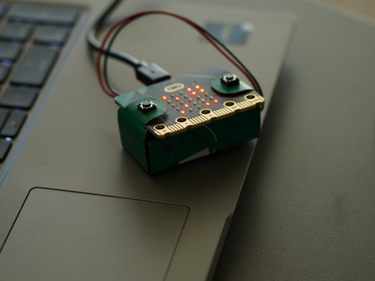 Bit controller on a laptop during an exercise at Girls' Day 2025.