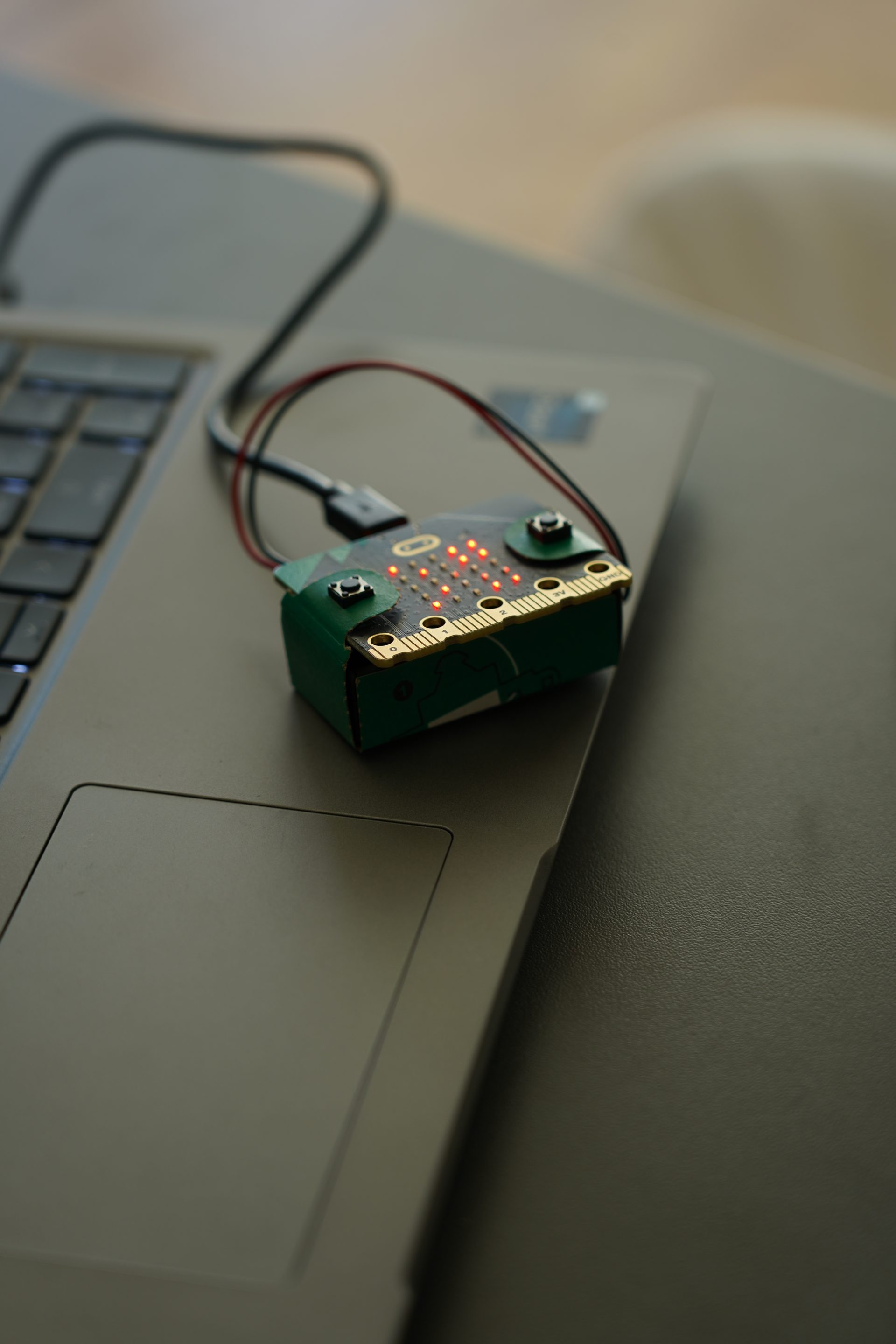 Bit controller on a laptop during an exercise at Girls' Day 2025.